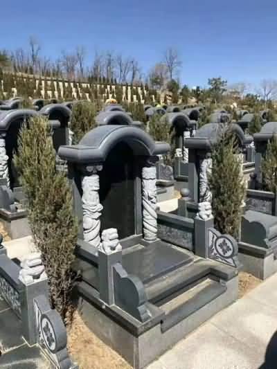 对陵墓内壁画与雕刻的解读