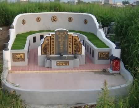 建立墓地经营者的回购制度
