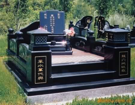 《石库门外的生命课堂：上海公墓的文化密码》