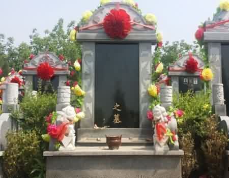 谒境手札：申城祭园的当代叙事