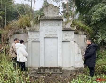 华南陵园：从灵堂布置看殡葬文化中的肃穆与敬意